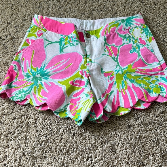 Lilly Pulitzer Buttercup shorts - Picture 1 of 2